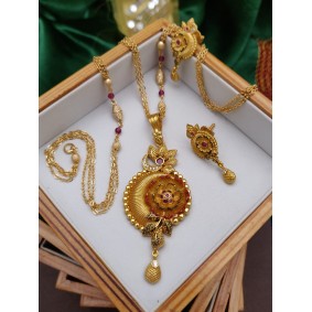 Antique finish jewellery with pure stones and enamal paint ( Not Gold )